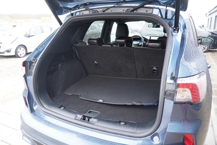 Blå Ford Kuga fra 2020