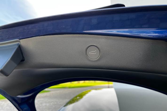 Grøn Tesla Model 3 fra 2021