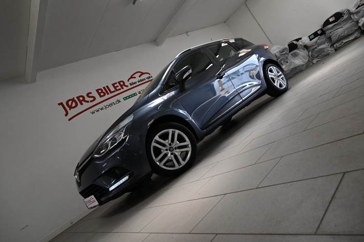 Grå Renault Clio IV fra 2019