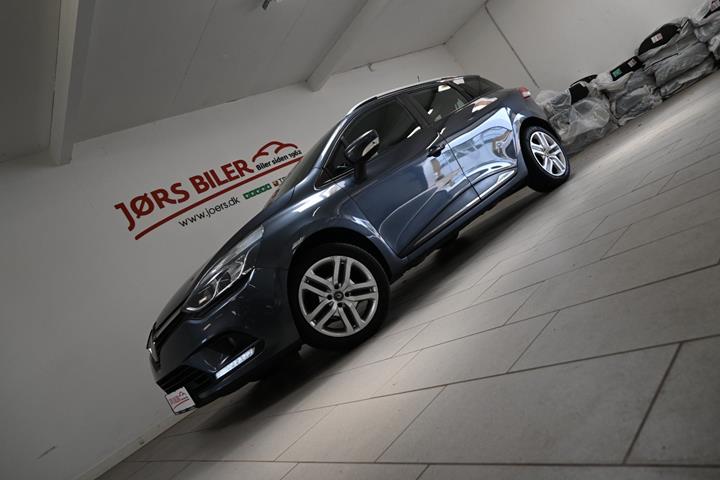 Grå Renault Clio IV fra 2019