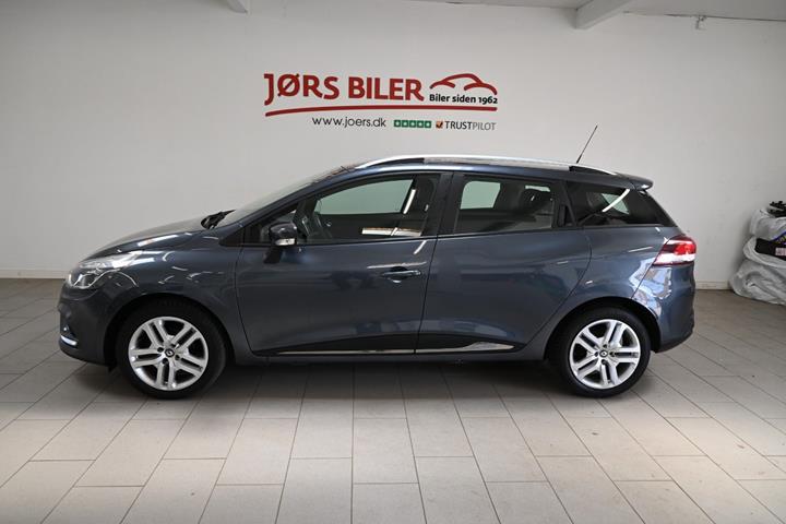 Grå Renault Clio IV fra 2019