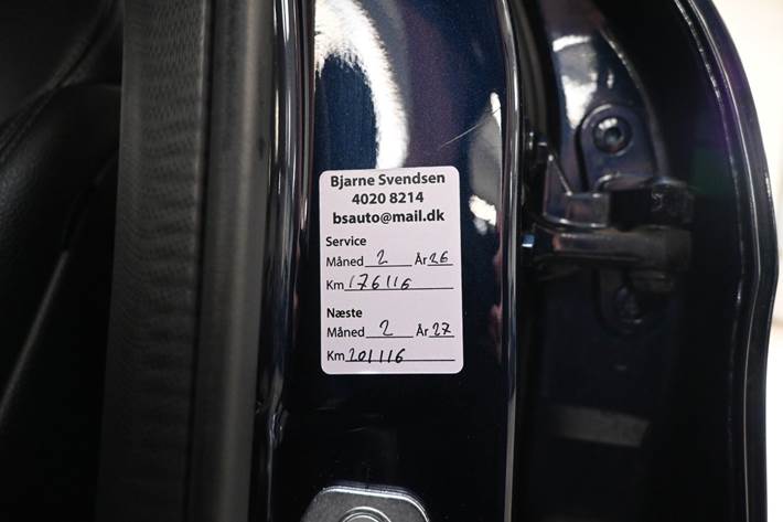 Blå Mercedes B200 d fra 2017