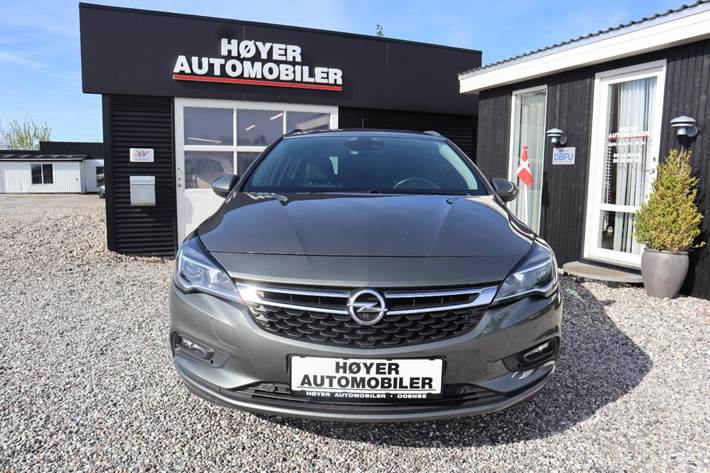 Grå Opel Astra fra 2019