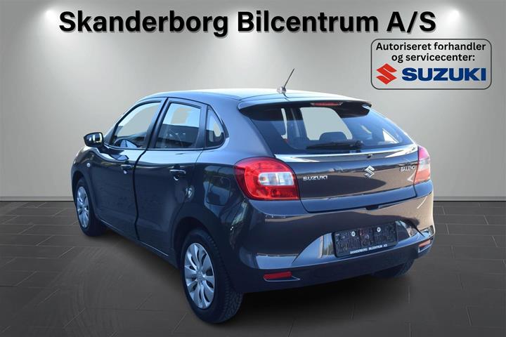Grå Suzuki Baleno fra 2020