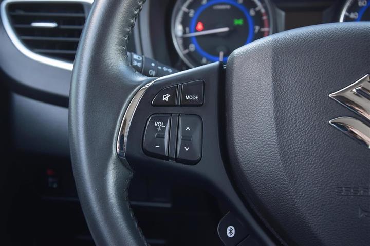 Grå Suzuki Baleno fra 2020