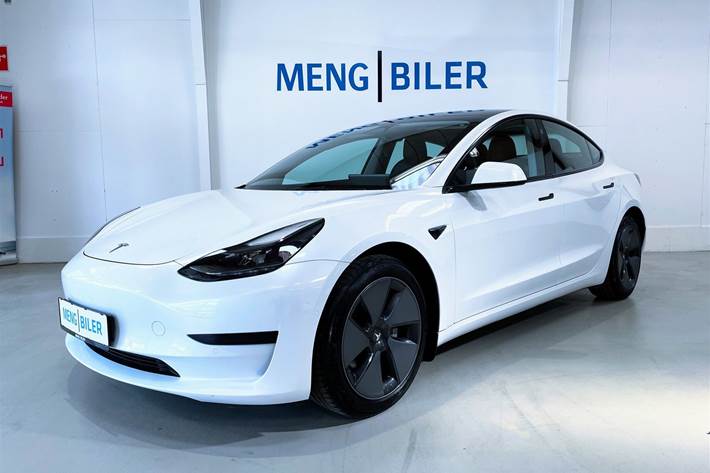 Hvid Tesla Model 3 fra 2022