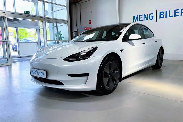 Hvid Tesla Model 3 fra 2022