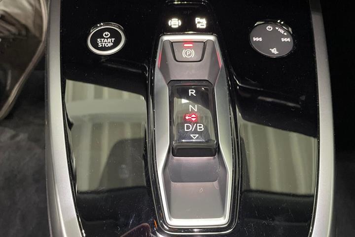 Sort Audi Q4 e-tron fra 2025
