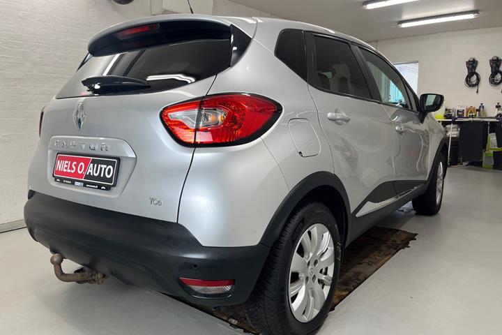 Sølv Renault Captur fra 2015