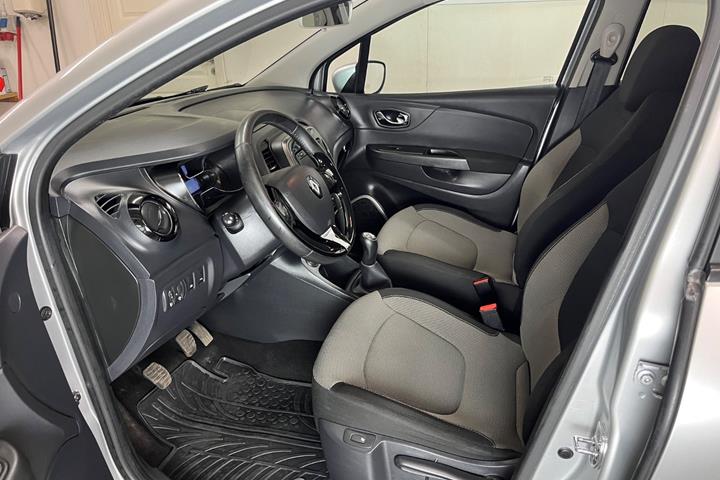 Sølv Renault Captur fra 2015