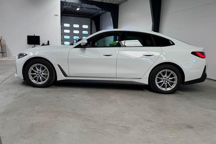 Hvid BMW i4 fra 2022