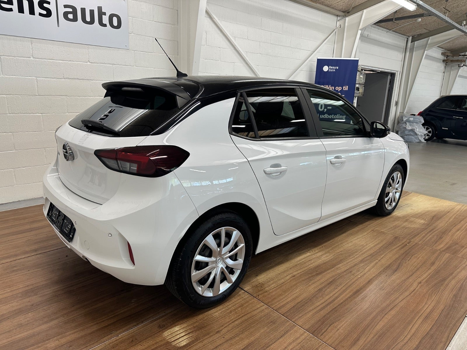 Hvid Opel Corsa fra 2021