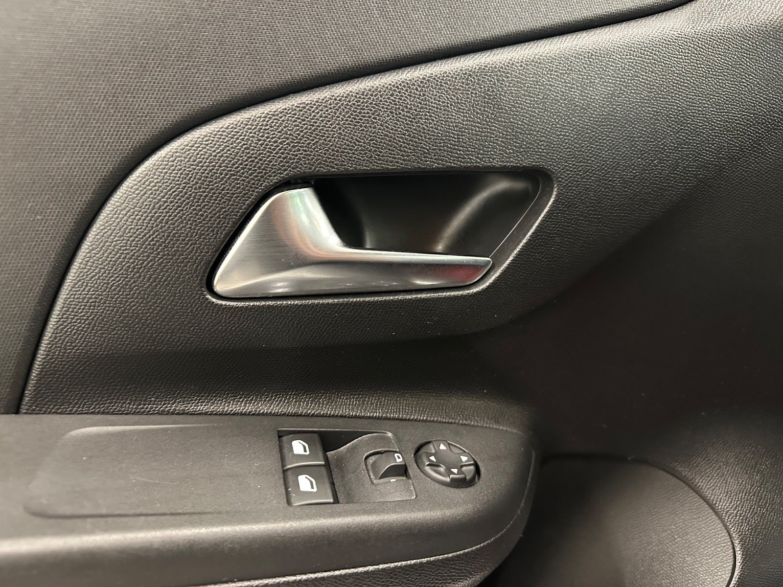 Hvid Opel Corsa fra 2021