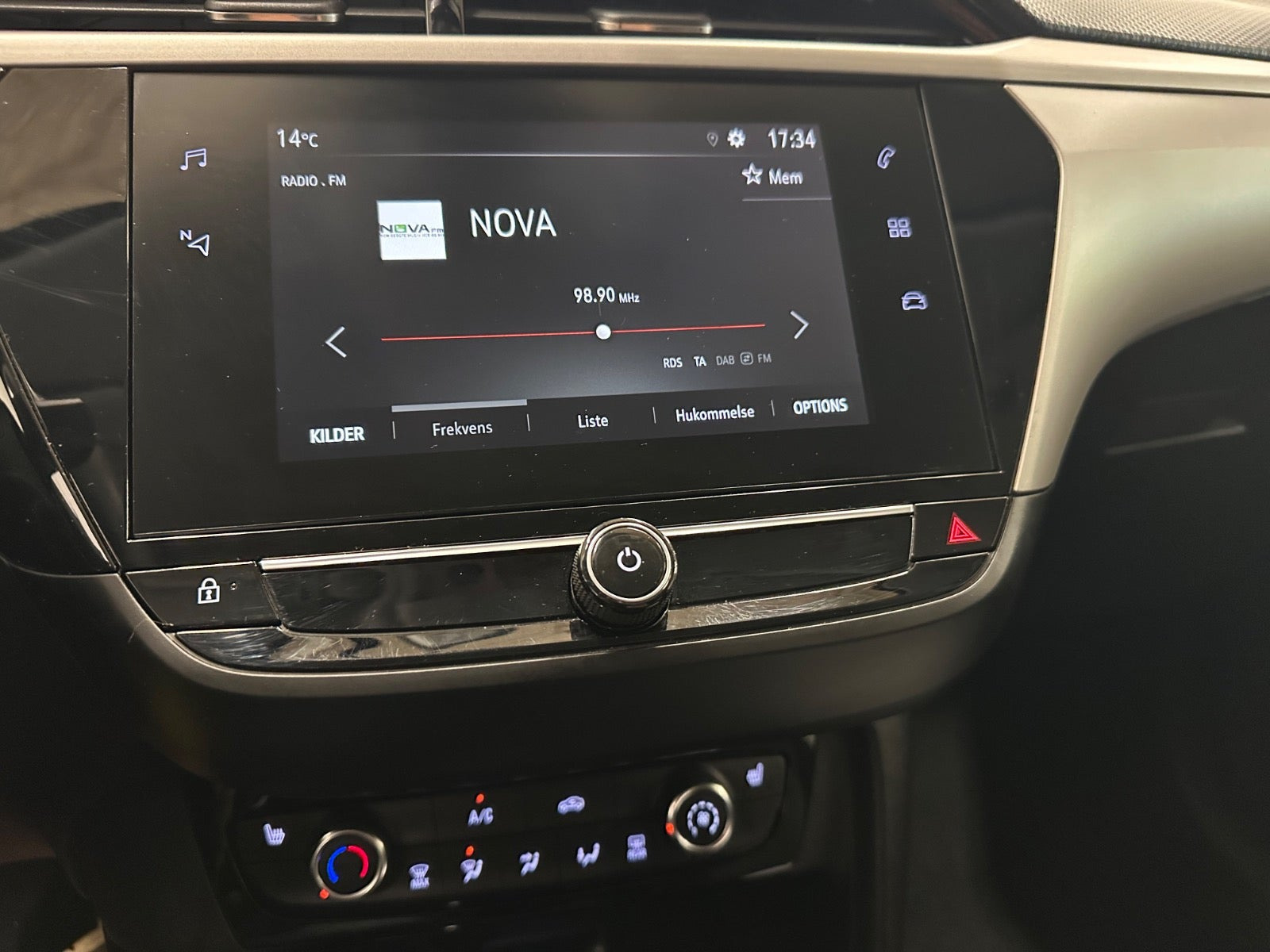 Hvid Opel Corsa fra 2021