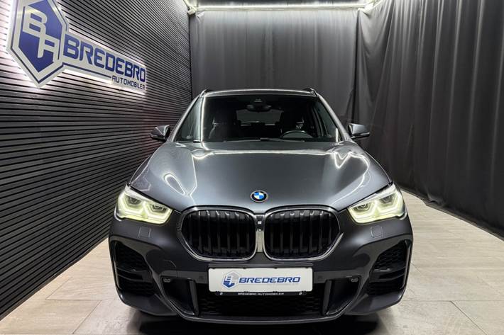 Grå BMW X1 fra 2020