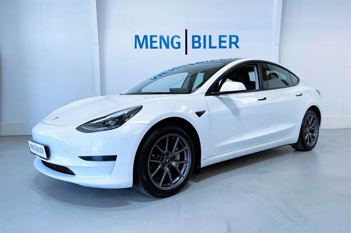 Hvid Tesla Model 3 fra 2021