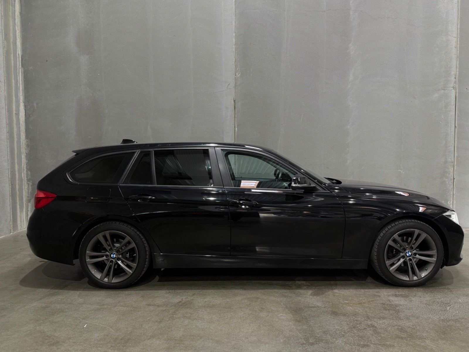 undefined BMW 318i fra 2016 set udefra