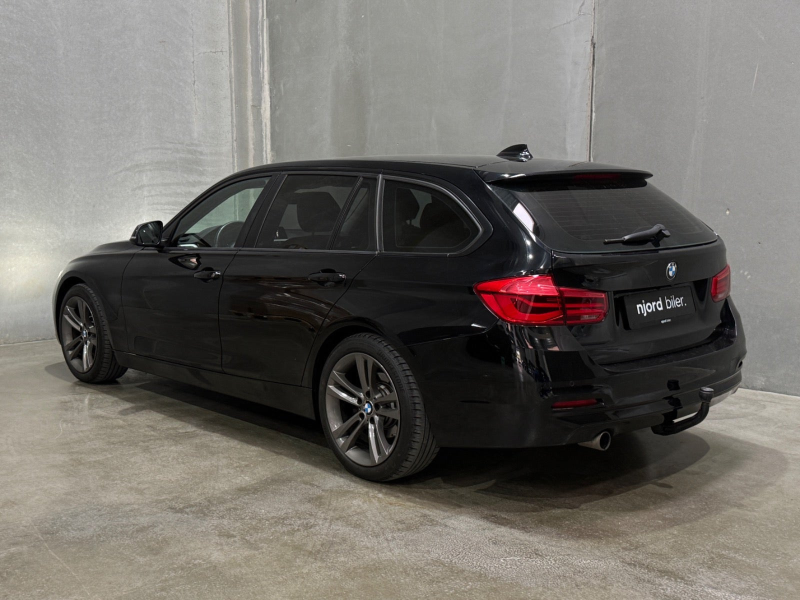 undefined BMW 318i fra 2016 set udefra