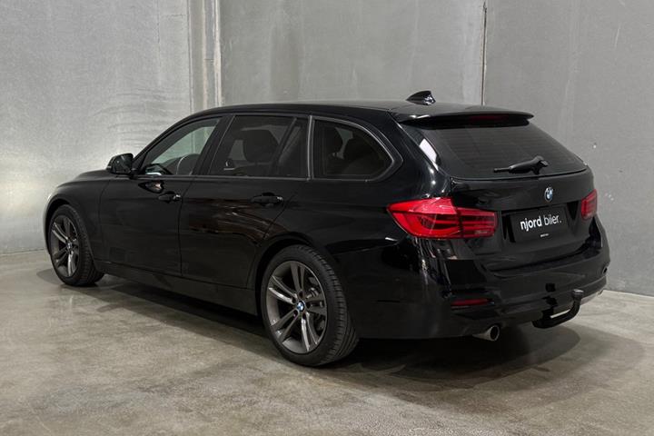 undefined BMW 318i fra 2016 set udefra