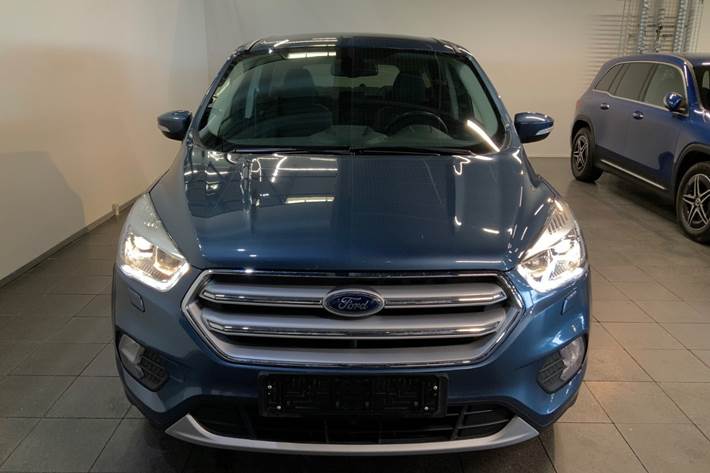Blå Ford Kuga fra 2019