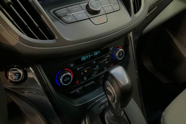 Blå Ford Kuga fra 2019