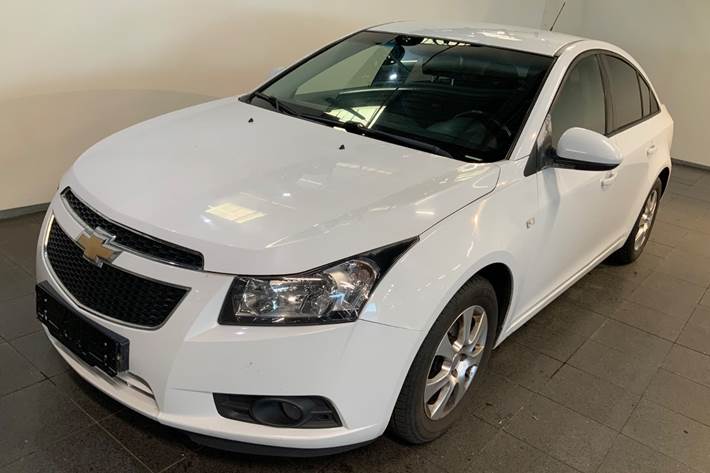 Hvid Chevrolet Cruze fra 2012 set udefra