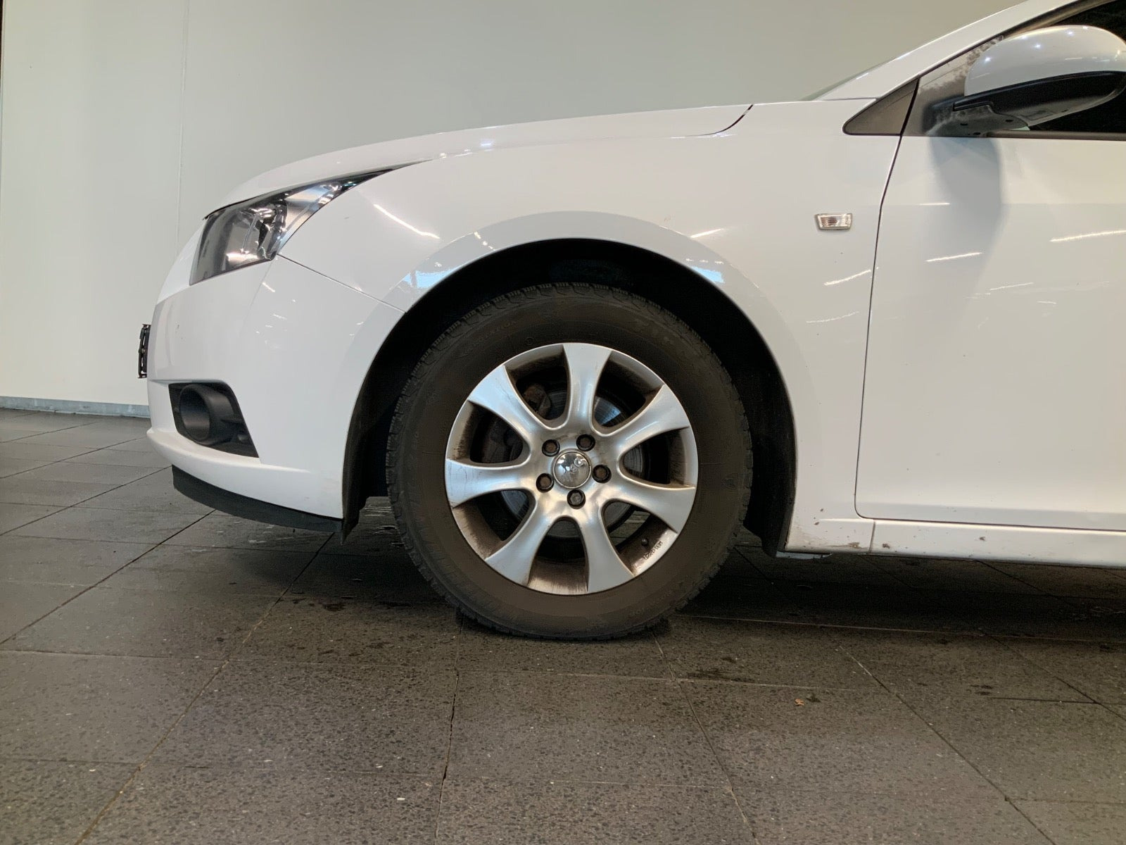 Hvid Chevrolet Cruze fra 2012