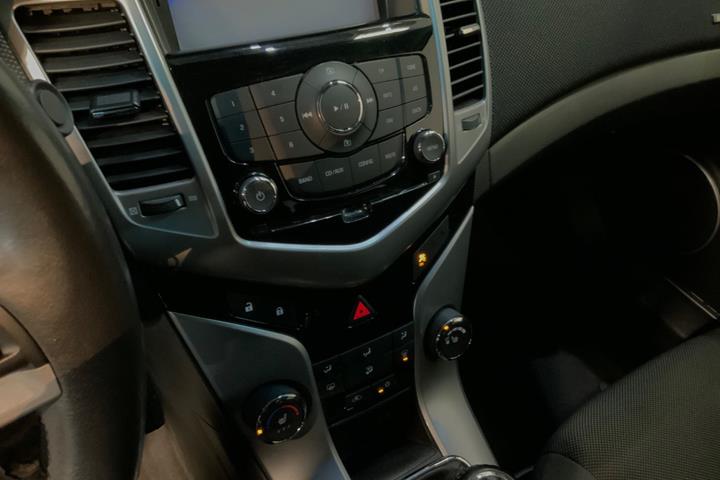Hvid Chevrolet Cruze fra 2012