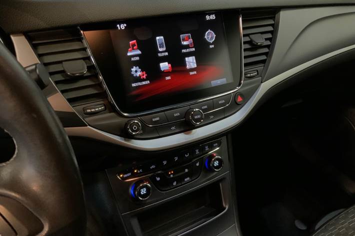 Sølv Opel Astra fra 2019