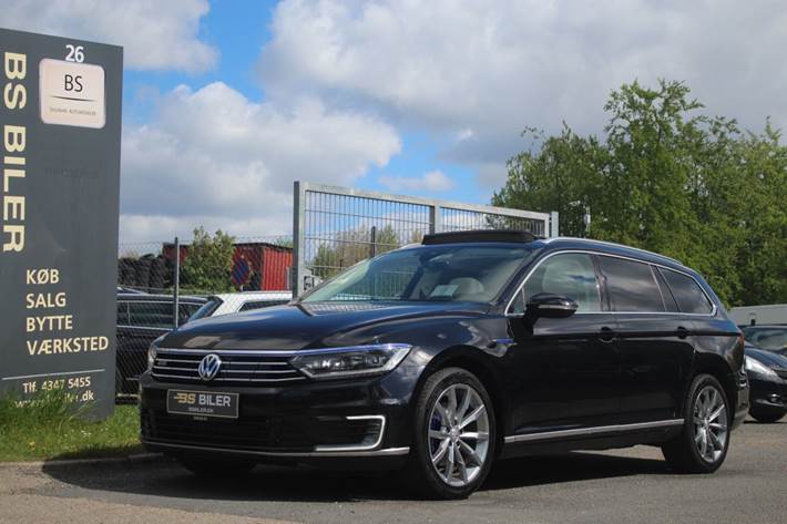 Sort VW Passat fra 2017