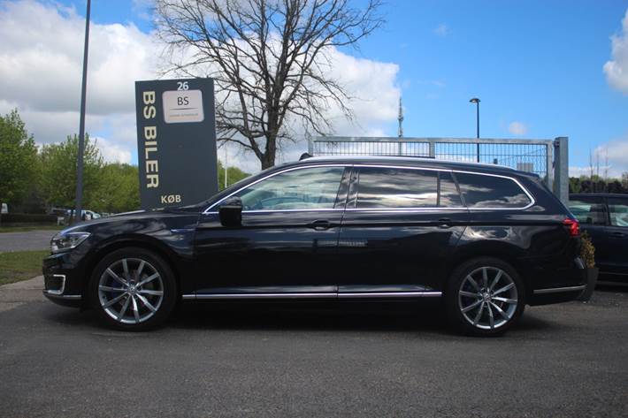 Sort VW Passat fra 2017