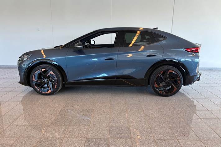 Blå Cupra Tavascan fra 2024