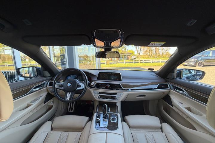Sort BMW 730d fra 2018
