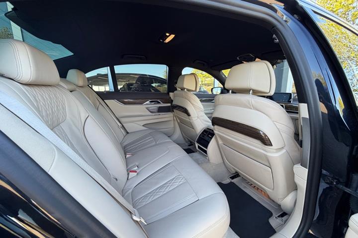 Sort BMW 730d fra 2018