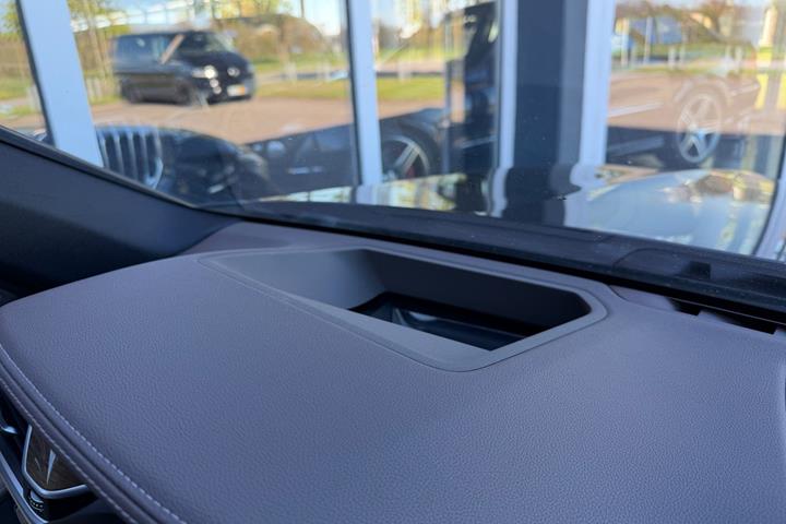 Sort BMW 730d fra 2018