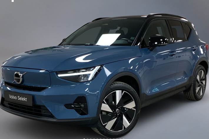 Blå Volvo EX40 fra 2025