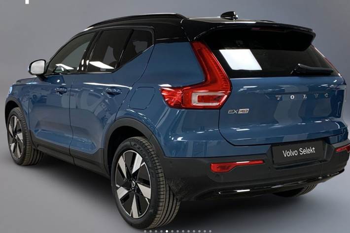 Blå Volvo EX40 fra 2025