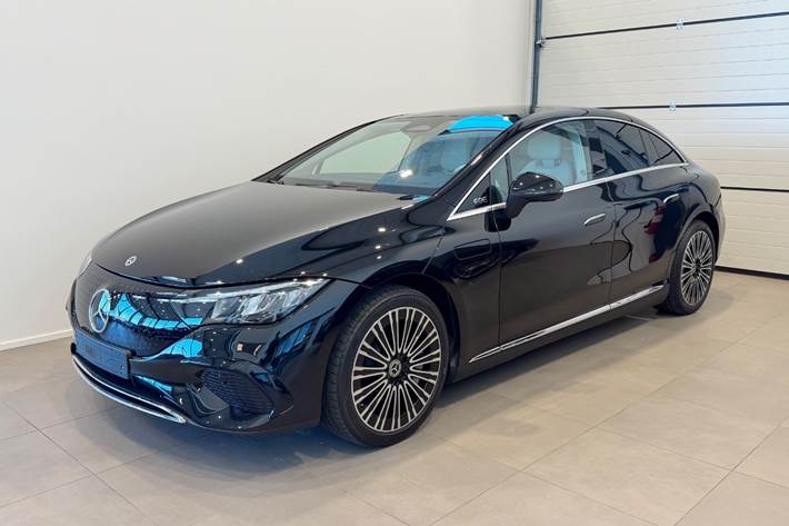 Sort Mercedes EQE300 fra 2025