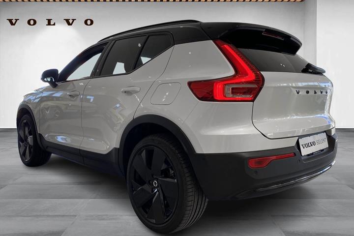 Hvid Volvo EX40 fra 2025