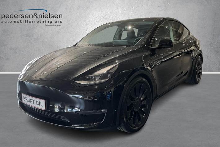Sort Tesla Model Y fra 2023