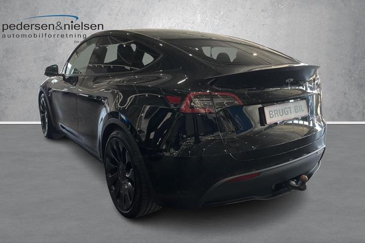 Sort Tesla Model Y fra 2023