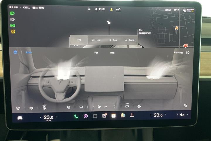 Sort Tesla Model Y fra 2023