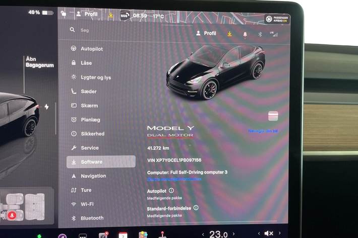 Sort Tesla Model Y fra 2023