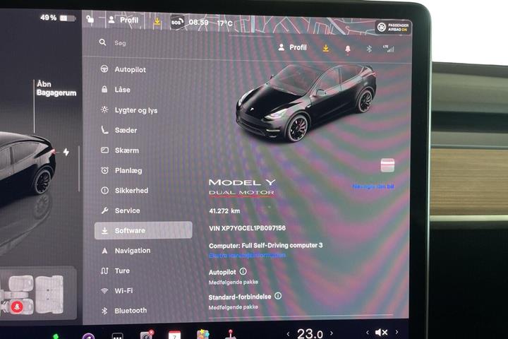 Sort Tesla Model Y fra 2023