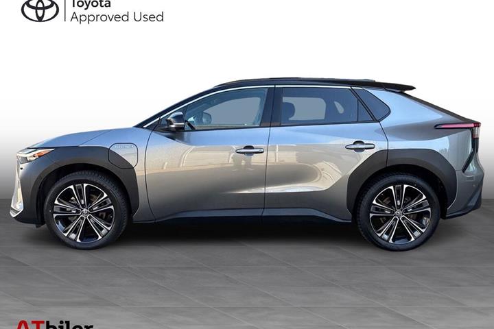Grå Toyota BZ4X fra 2023