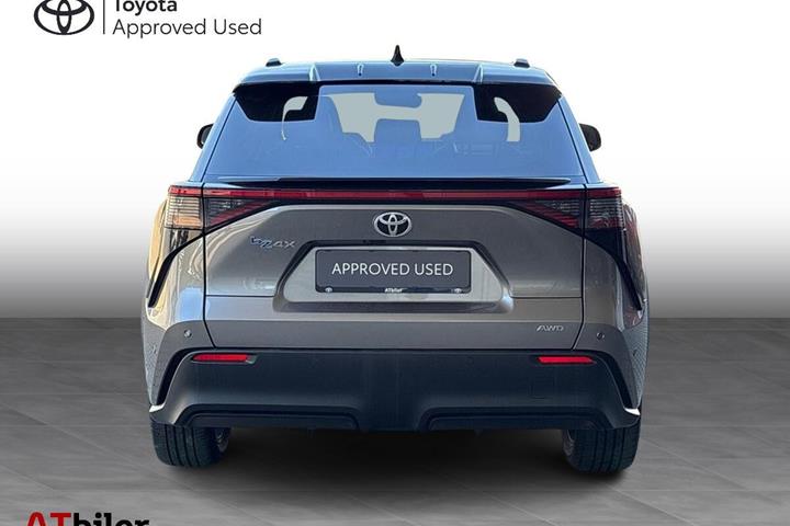 Grå Toyota BZ4X fra 2023