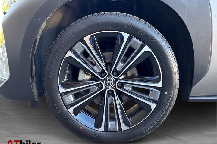 Grå Toyota BZ4X fra 2023
