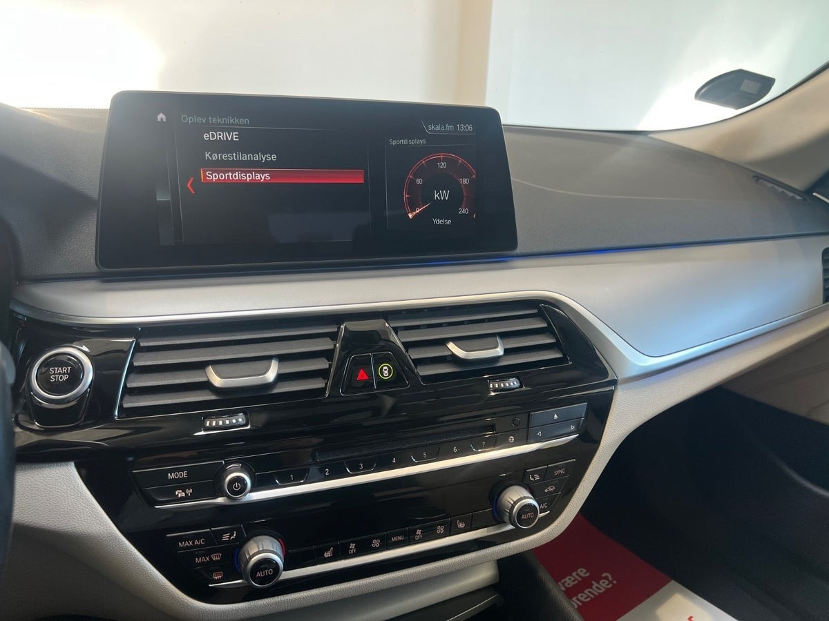 Grå BMW 530e fra 2017