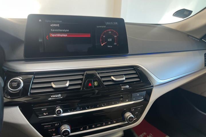 Grå BMW 530e fra 2017