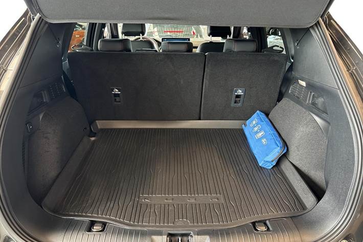 Grå Ford Kuga fra 2024